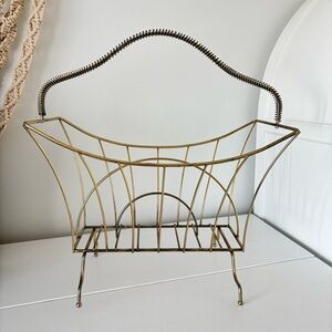Mid-Century Modern (MCM) Atomic style magazine rack gold-toned spiral handle.